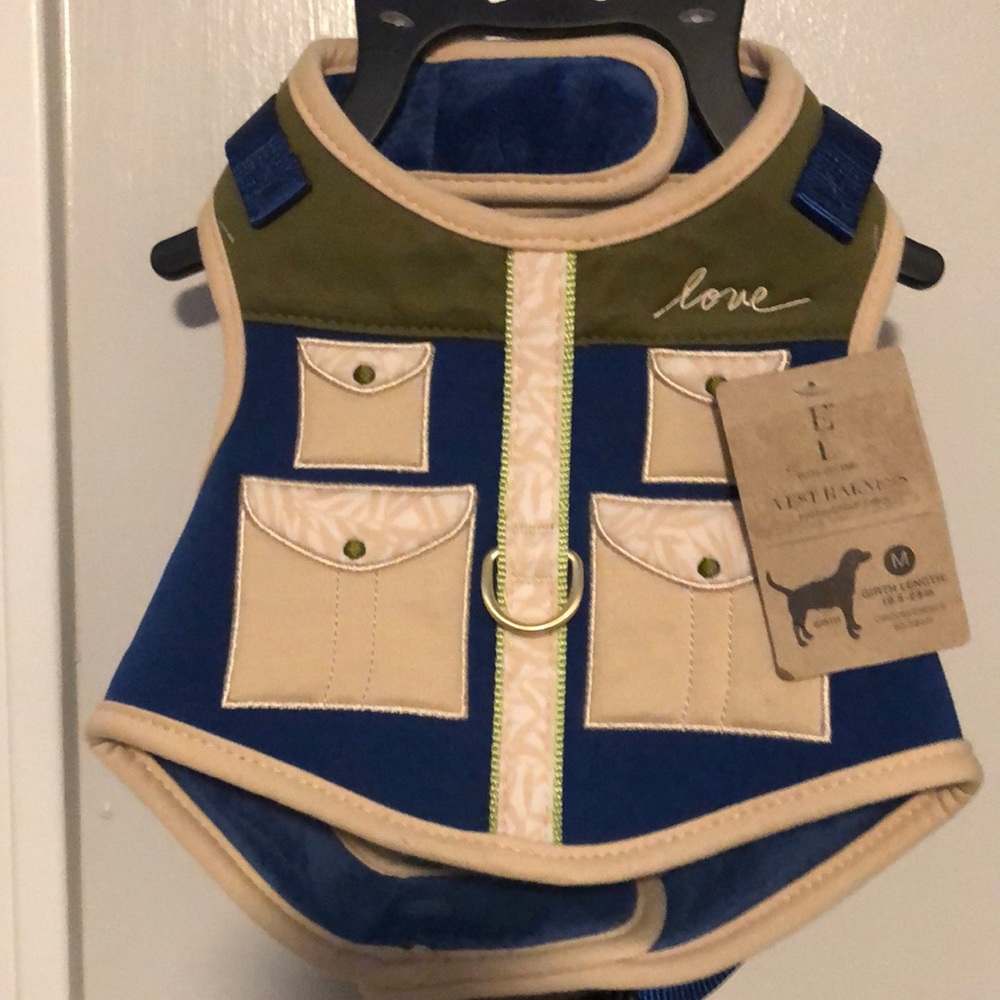 Ellen ED dog harness size medium.  New with tags, blue
